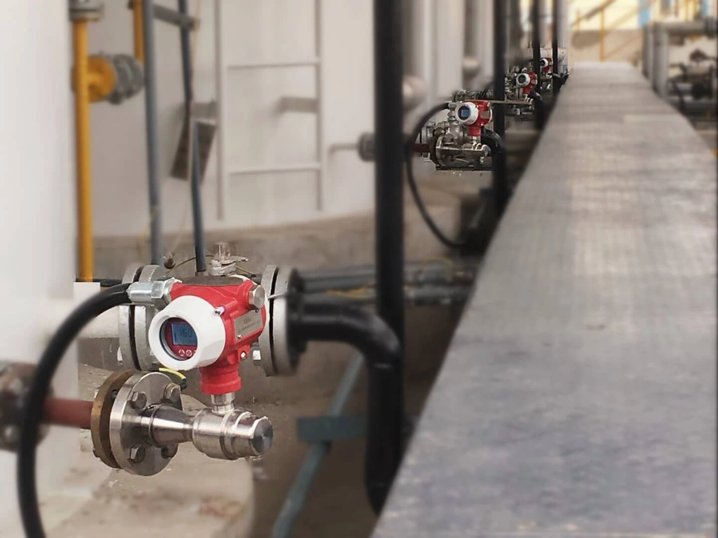 Þrýstisendir fyrir efnageymslutanka